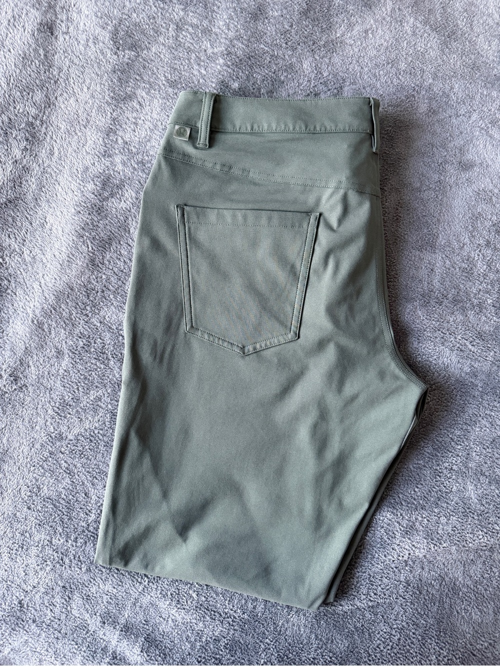 ✨Lululemon athletica Men's Slim Straight Pants in Olive